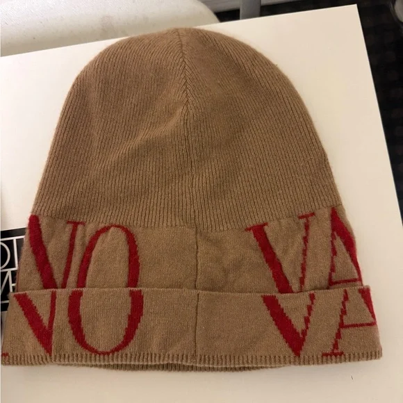 Valentino Logo Beige and Red Wool Beanie display picture 2